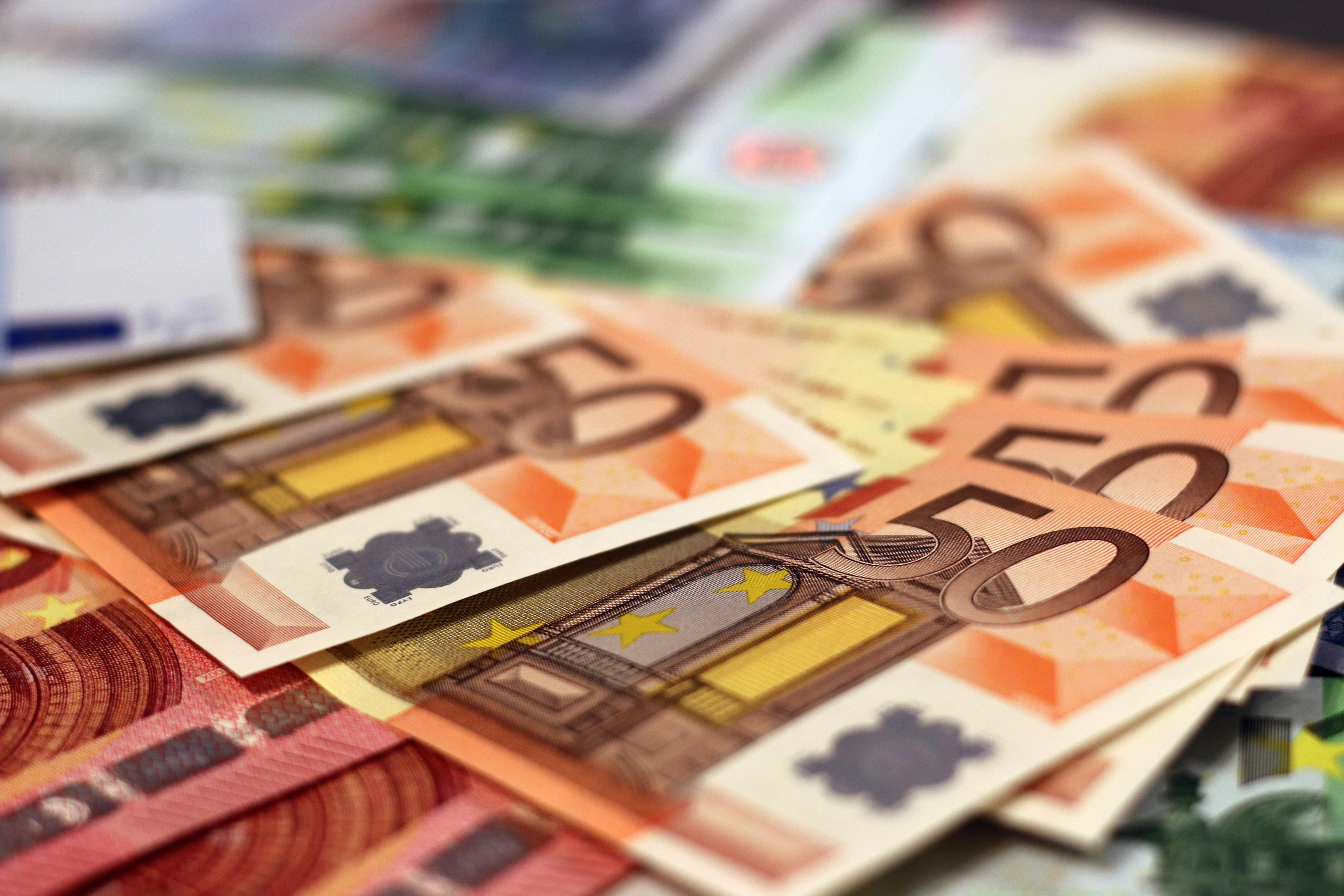 Close up photo of multiple 50 Euro notes