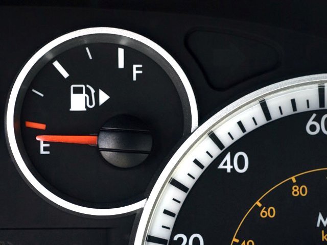 fuel gauge car hack shows where the cap is