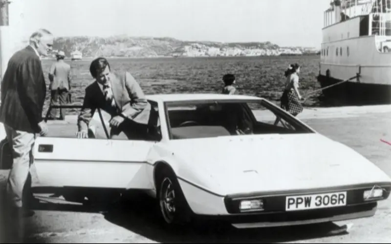 James Bond Submarine Car Sells for £550,000
